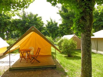 Safari tent