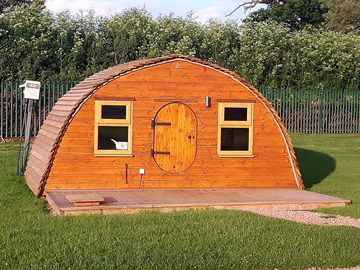 Our hobbit hut! (added by visitor 04 jun 2017)