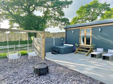 Thea’s retreat, hot tub, patio, rattan furniture, adult swings.