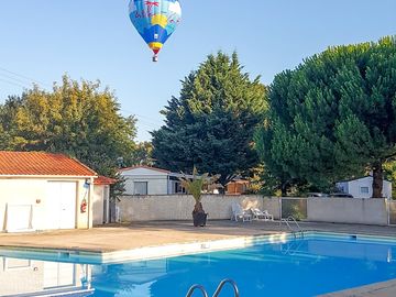 Hot air balloon over the pool (added by manager 30 jun 2023)