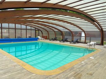 Piscine couverte et chauffée