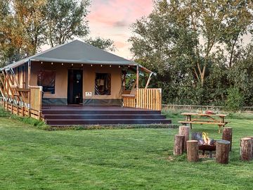 Firepit circle and picnic bench