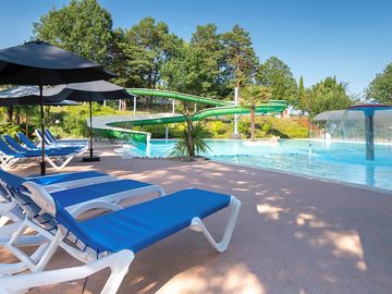 Sun loungers by the pool (added by manager 16 mar 2023)