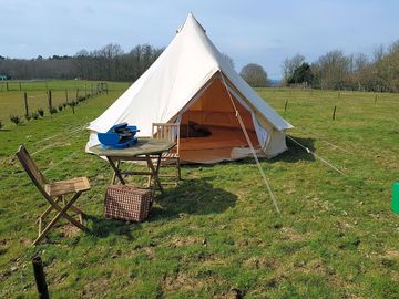Bell tent (added by manager 05 apr 2023)