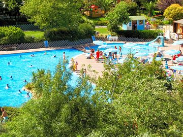 The seasonal swimming pool