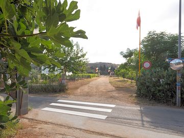 Route from the site to the beach
