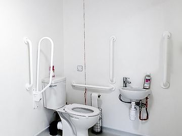 Toilet & shower block