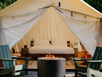 King safari tent with a firepit