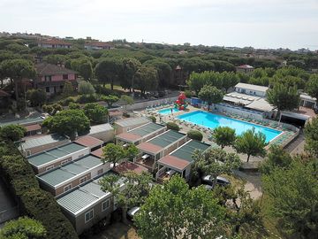 Campeggio e piscina dall'alto (added by manager 15 apr 2024)