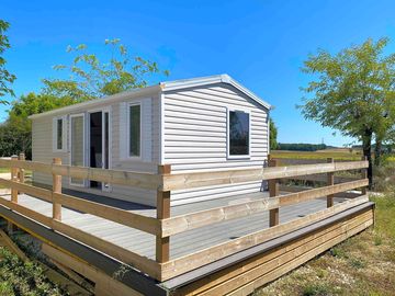 Two-bedroom static caravan with decking (added by manager 31 oct 2023)
