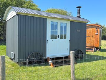 Mist hut and private facilities