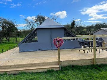 Bell tent (added by manager 11 apr 2023)
