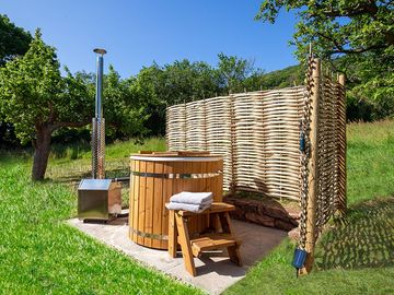 Private wood fired hot tub for 2 (added by manager 13 may 2024)