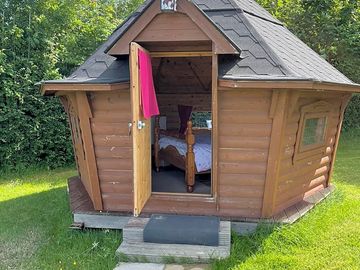 Exterior and interior of the wooden cabin