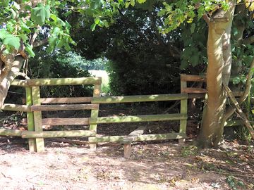Footpath gate (added by manager 17 jul 2022)