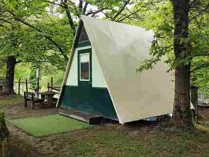 One-bedroom cabin pitch