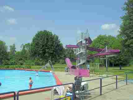 Outdoor pool and waterslide (added by manager 10 May 2017)