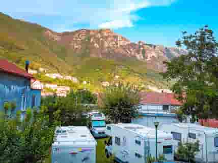 Motorhome pitches with a view of the mountains
