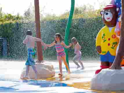 Outdoor SplashZone, open from mid-May to the end of August (added by manager 18 Dec 2012)