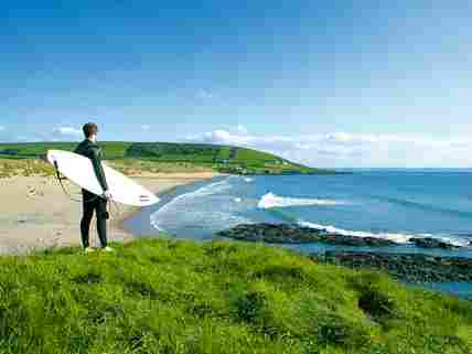 A short walk to the surfing beach