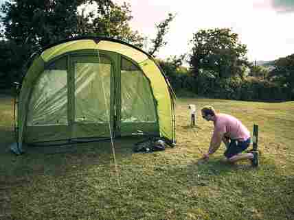 Pitch up tent shop