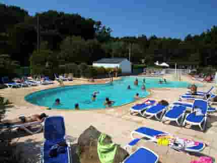 Heated swimming pool and deckchairs (added by manager 02 Oct 2015)