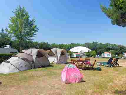 Emplacement tente, vans et camping-car en camping en Vendée