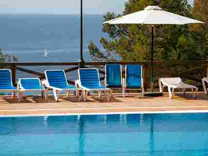 Swimming pool with sea views (added by _-7 27 Oct 2015)