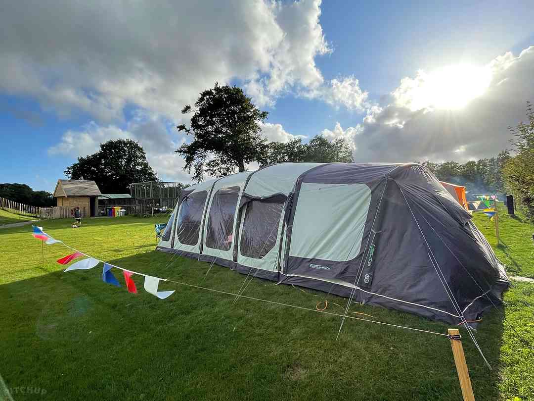 Aldingbourne Trust: Lovely small site with washing up & drinking water very close (wooden hut) (photo added by  on 10/08/2021)