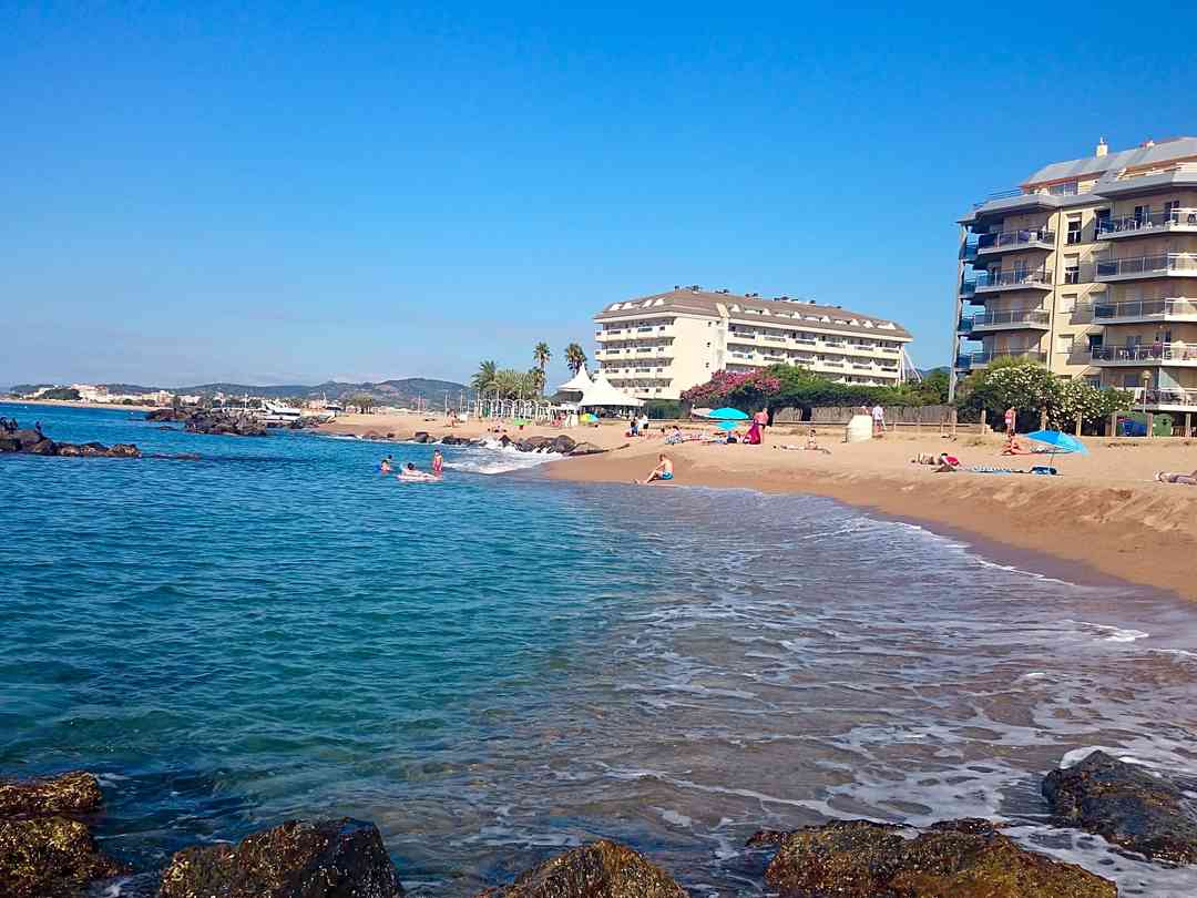 Camping El Pinar Platja Santa Susanna Pitchup