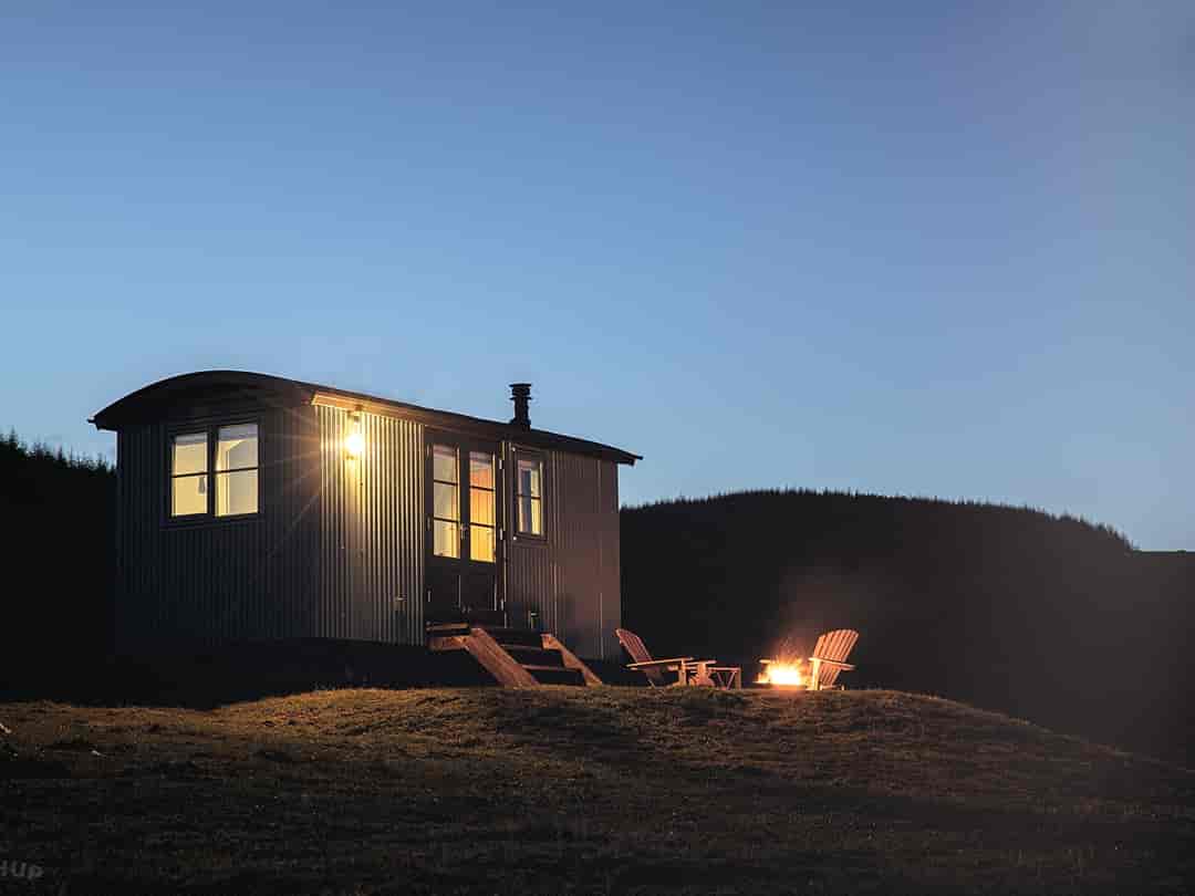 Atholl Estates Shepherd's Huts: Hut at night