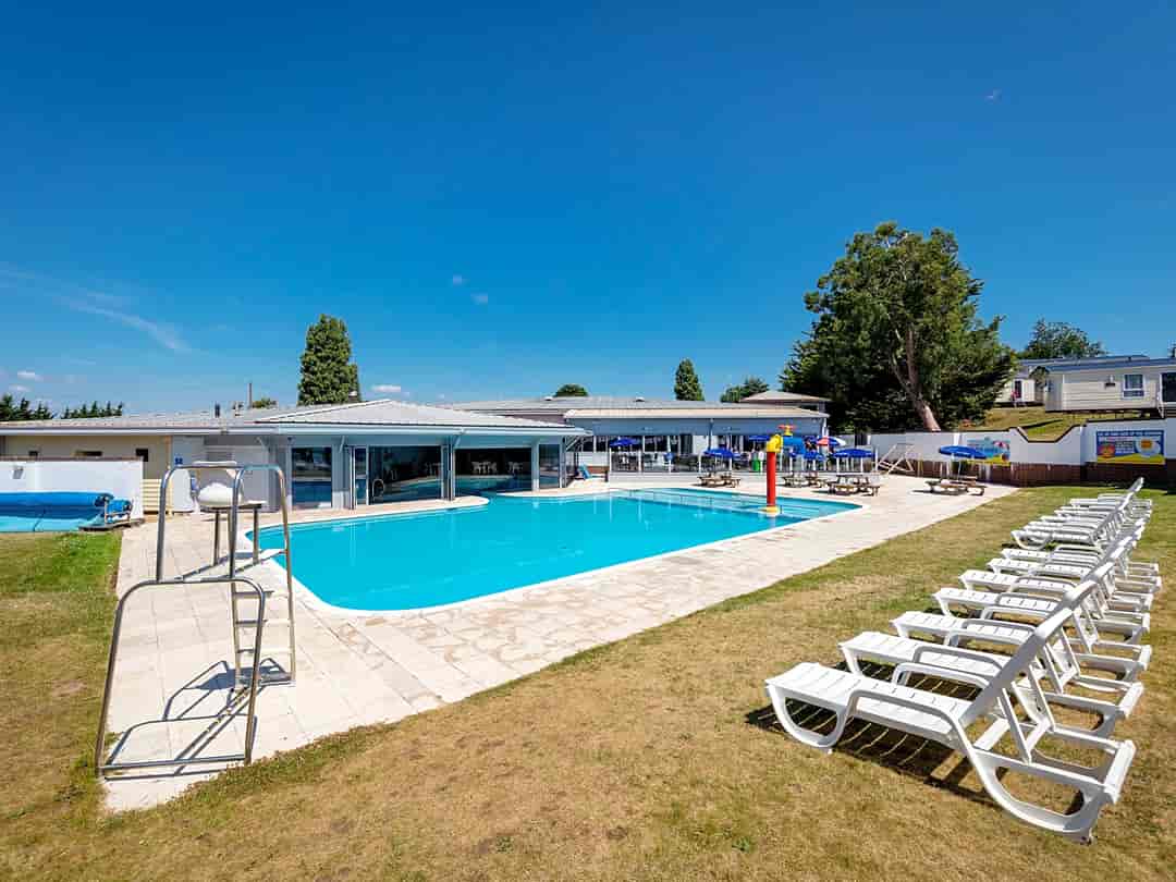 Golden Sands Holiday Park: Outdoor swimming pool