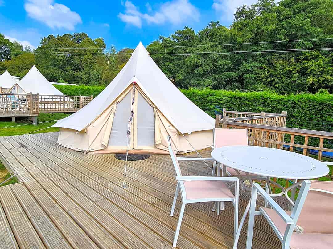 Bluebell Coppice Park: Bell tent deck