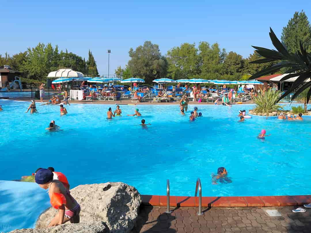 Villatent at Centro Vacanze San Marino: Large outdoor pool