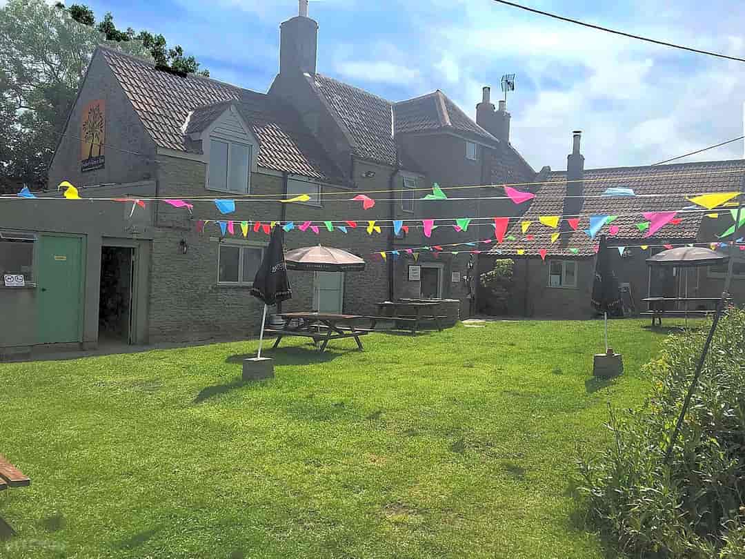 Tucker's Grave Inn and Campsite: The pub