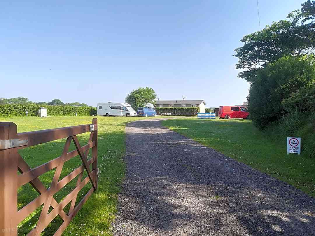 Yonder Green Caravan Park: Entrance (photo added by manager on 29/05/2018)