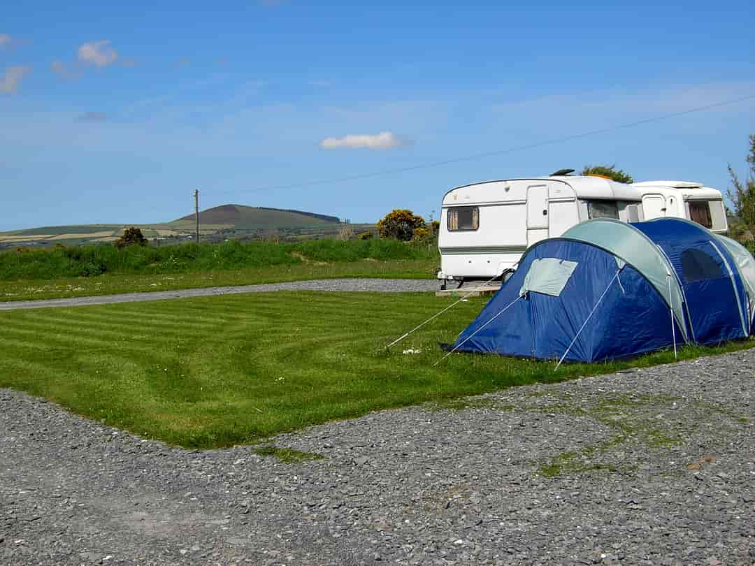 Maengwyn Hir Campsite: Spacious pitches with great views