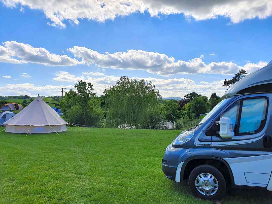 Hendre Farmhouse Orchard Campsite: Hendre