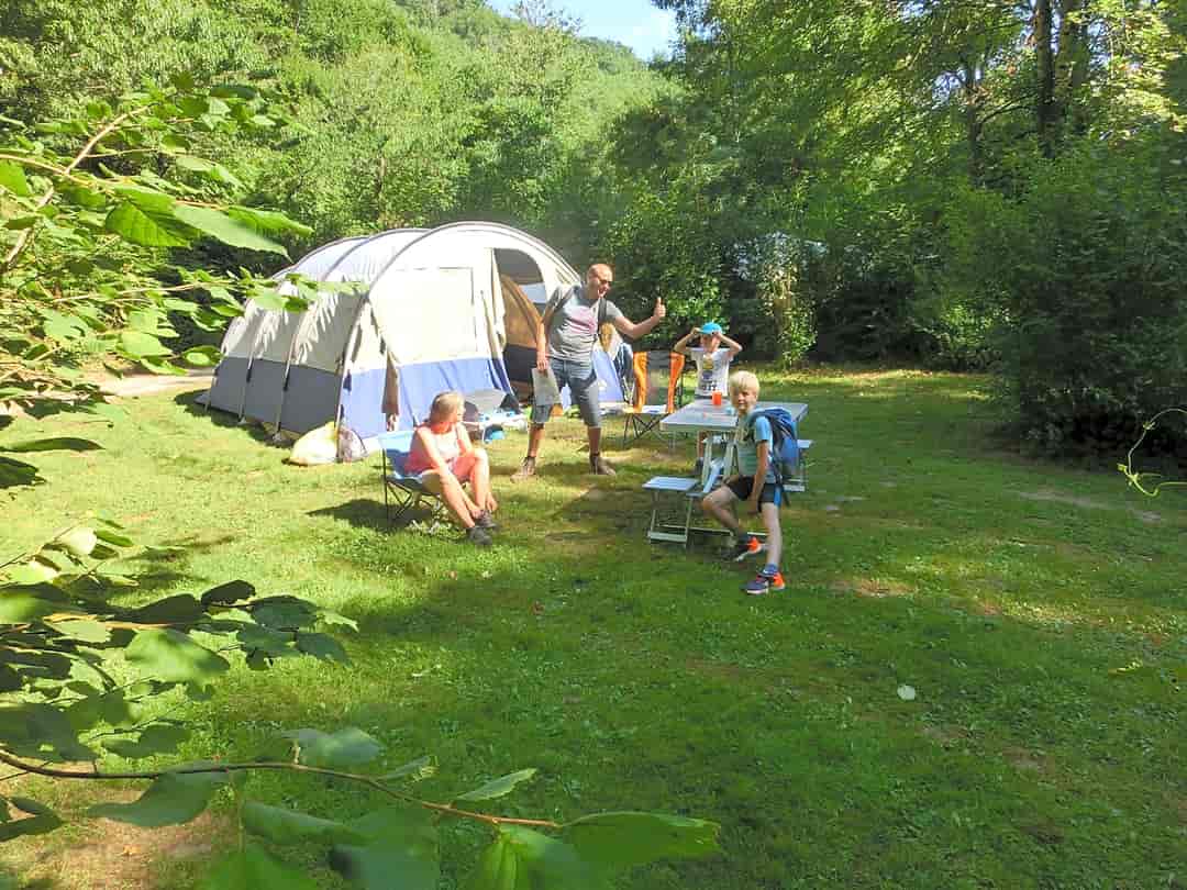 Camping Moulin de Liort: Spacious pitches