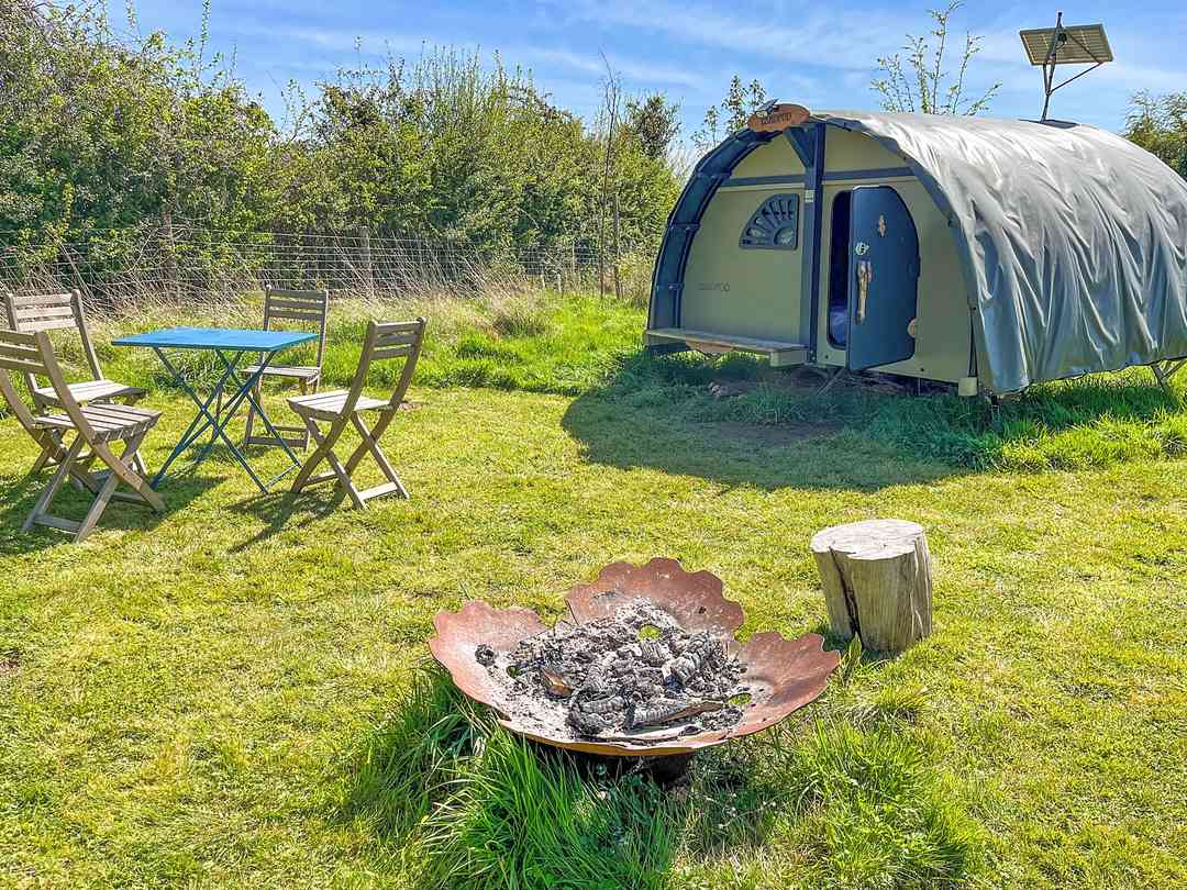 Sindles Farm: Exterior of the Landpod with firepit, table and chairs (photo added by manager on 29/09/2022)