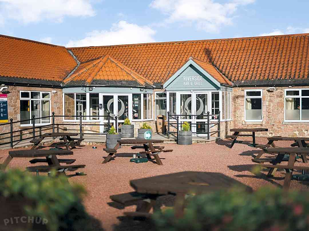 Riverside Country Park: bar and grill