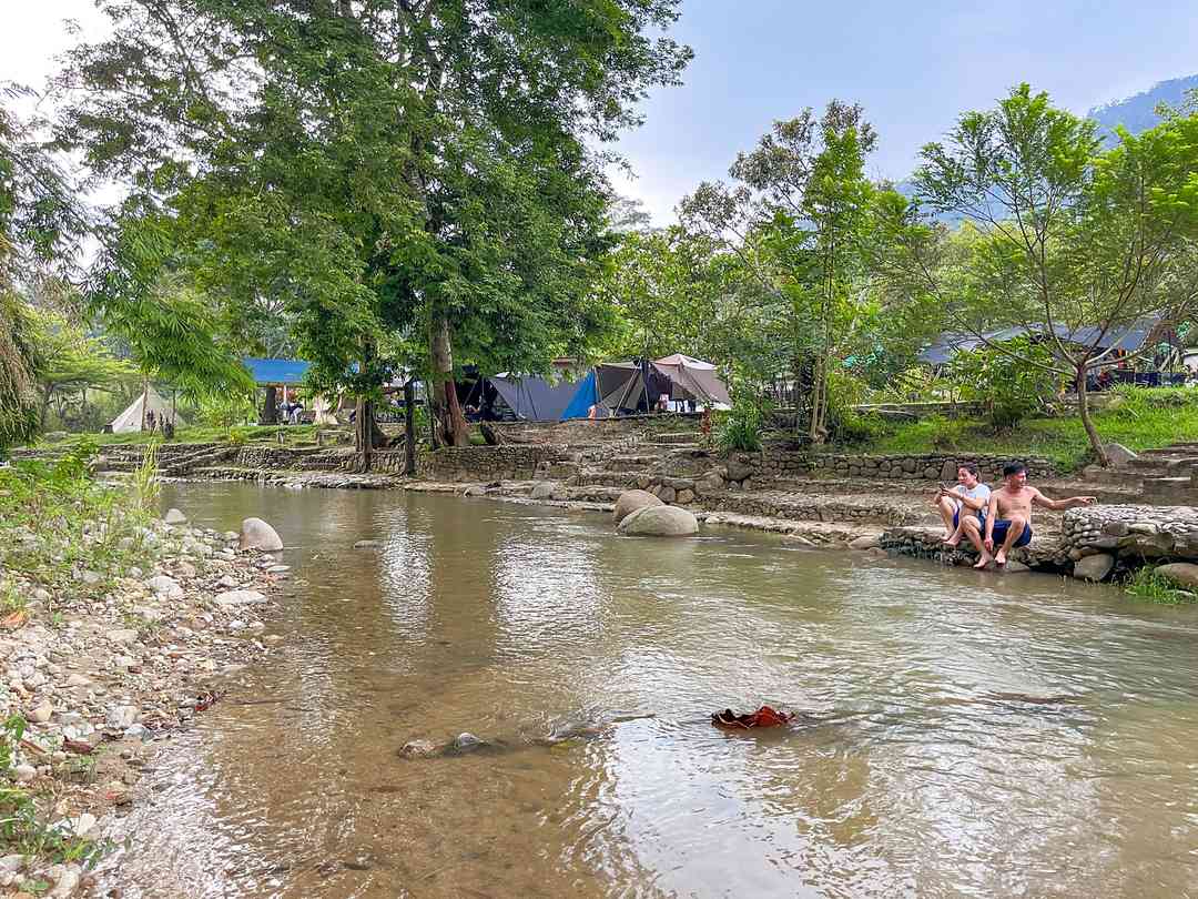 Sailor's Rest Campsite: River frontage (photo added by manager on 20/11/2023)