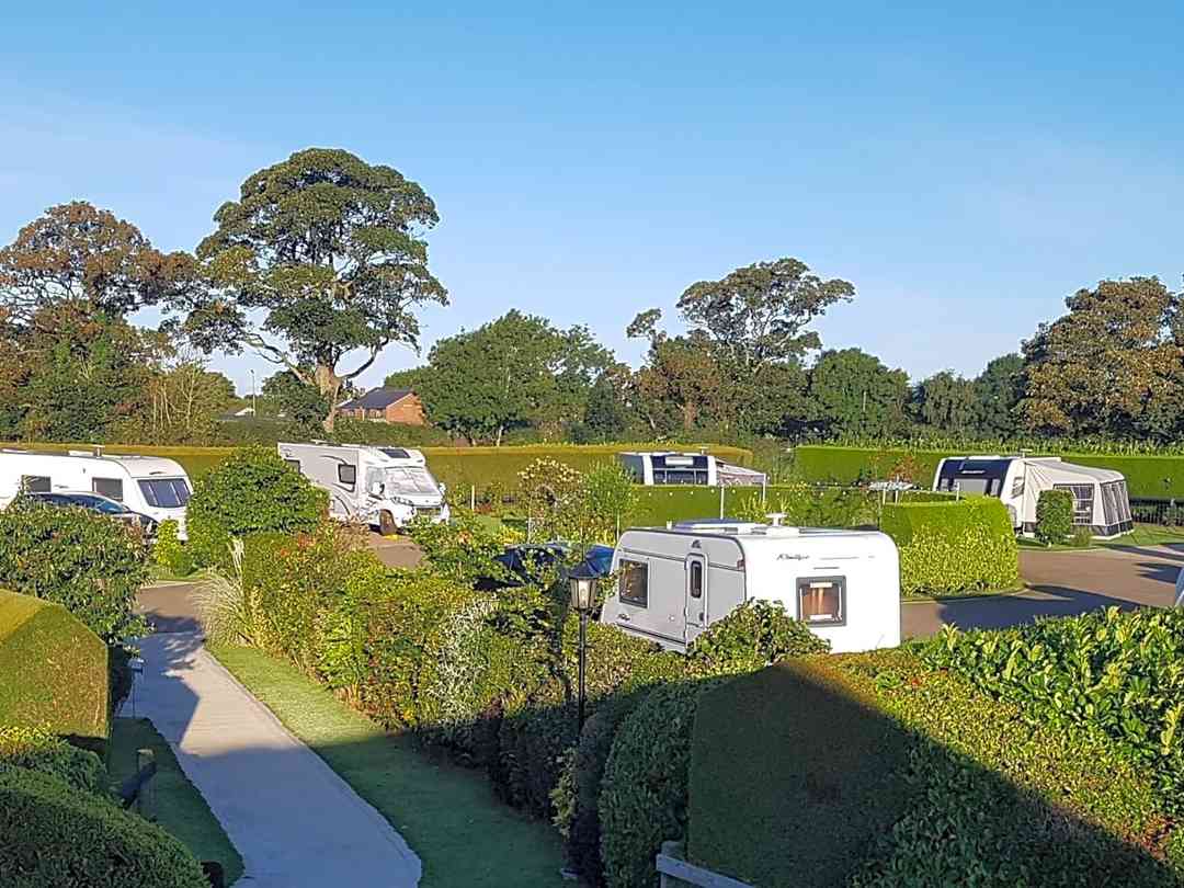 Charoland Farm Caravan Site (фото добавлено менеджером 01.08.2023) Charoland Farm Caravan Site (фото добавлено менеджером 01.08.2023)