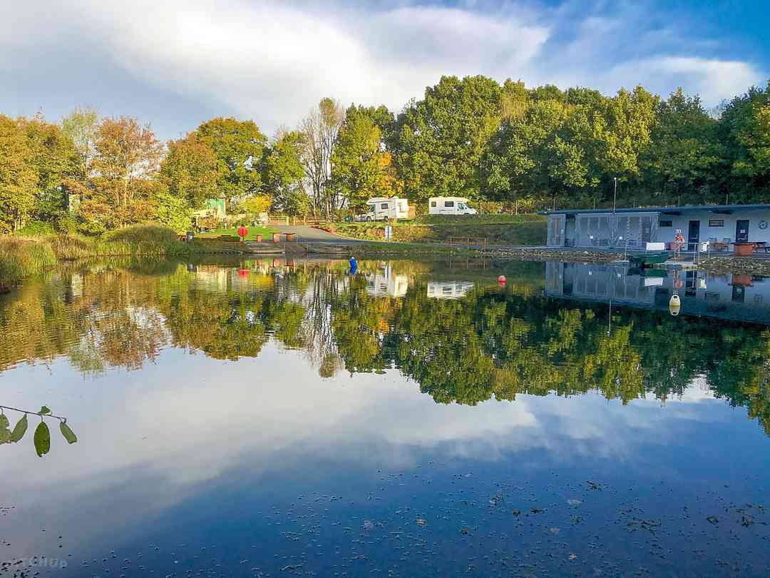Andark Lake: Lakeside pitches