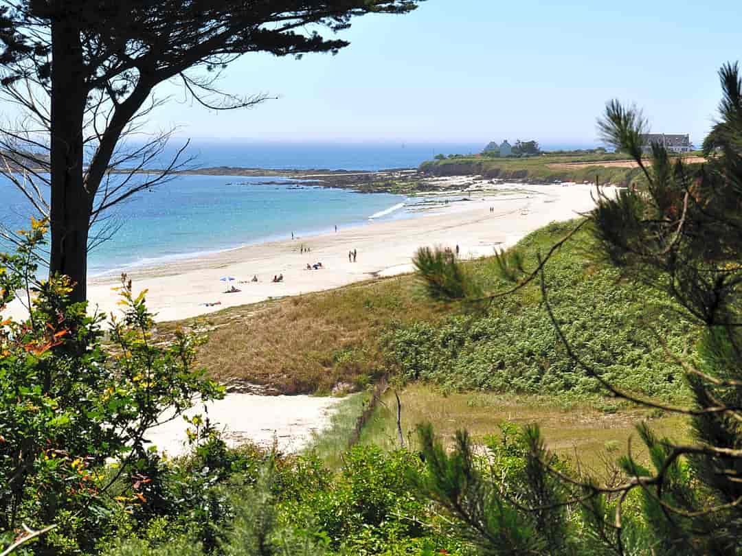 Camping Le Raguenes Plage: Beach with direct access on a private traffic-free footpath