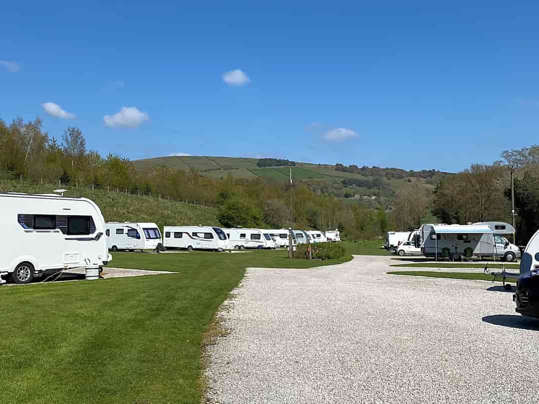 Heathfield Caravan Park: Touring field