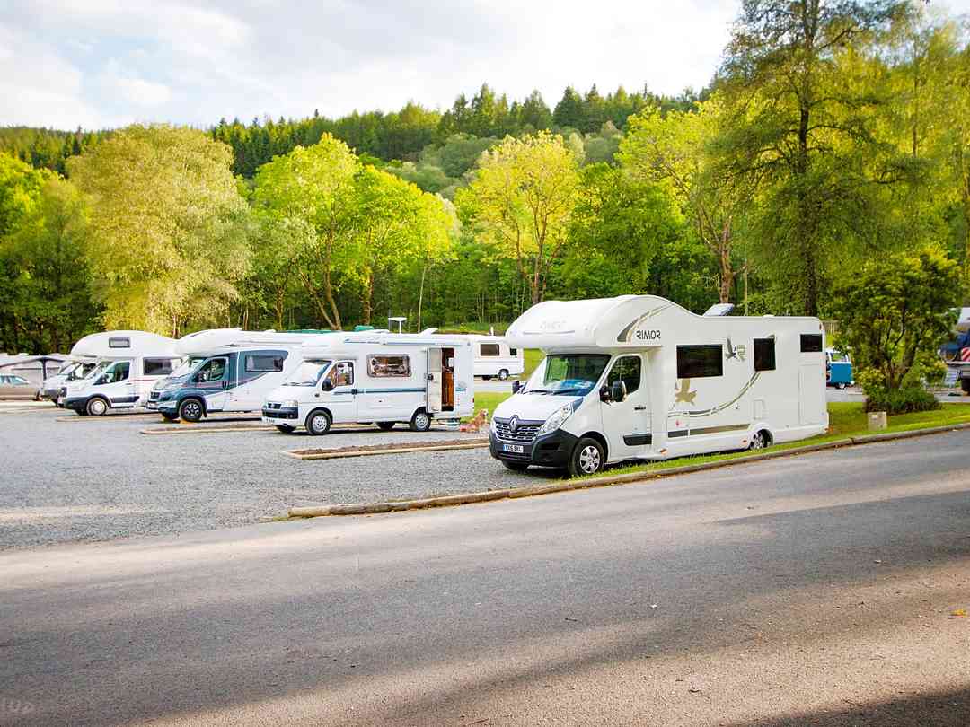Loch Lomond Holiday Park: Touring pitches - Front Row
