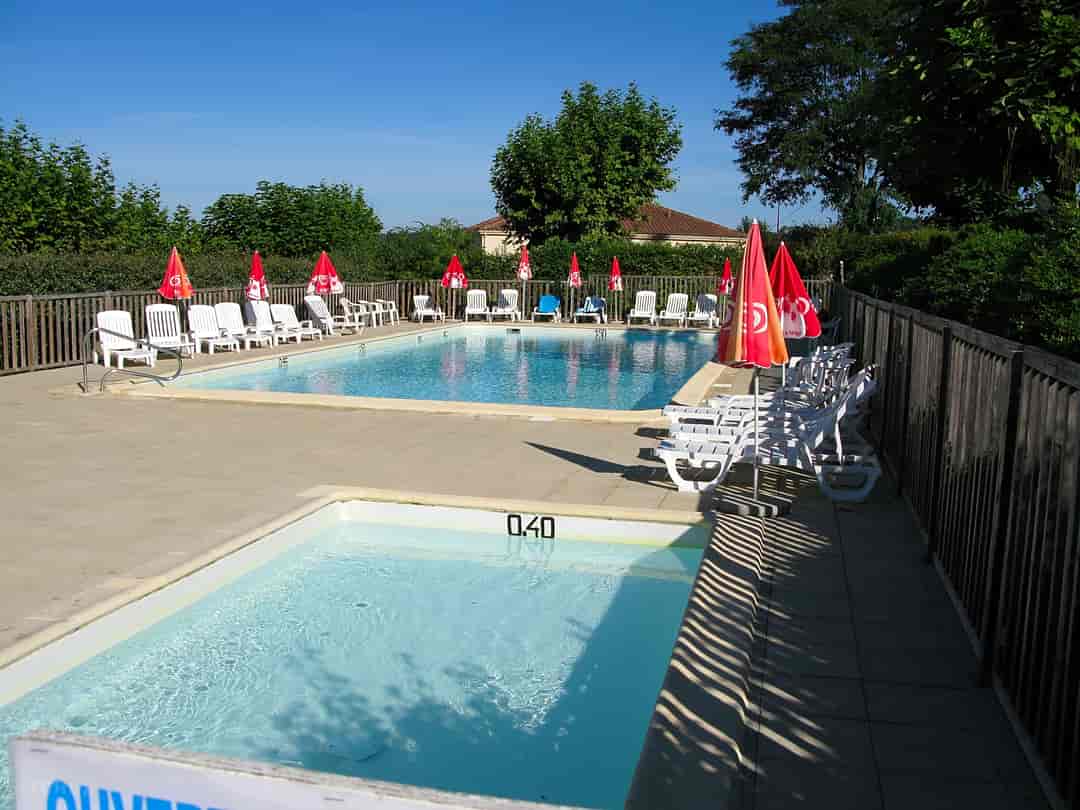 Camping La Bastide: Paddling pool and swimming pool
