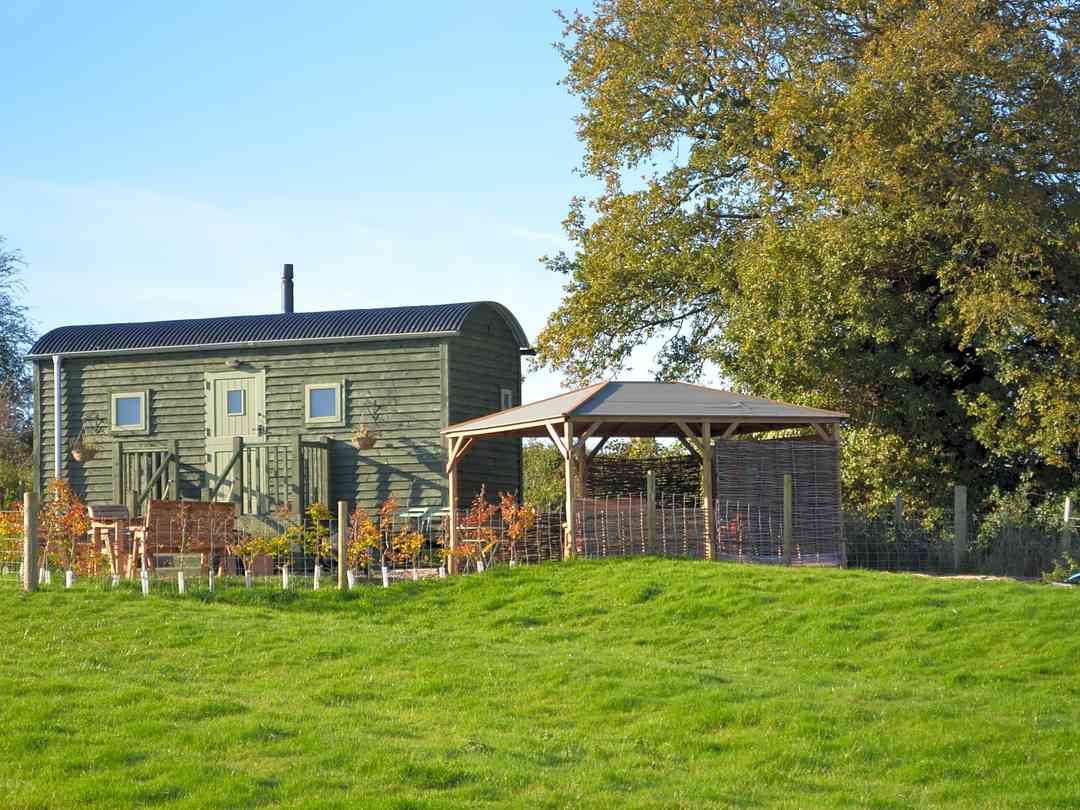 Badgers Den with a private garden and gazebo (photo added by manager on 17/01/2024) Spring Grounds Farm Shepherd Huts: Badgers Den with a private garden and gazebo (photo added by manager on 17/01/2024)