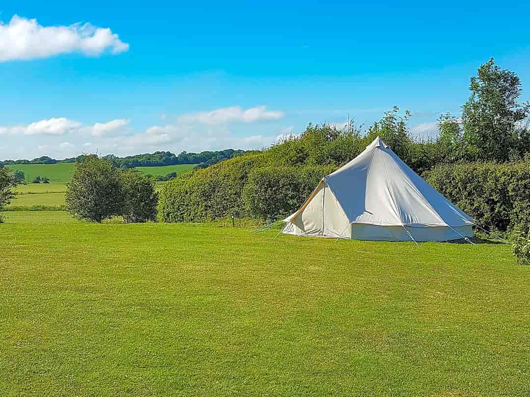 Rother Valley Caravan and Camping Park: 4-berth bell tent